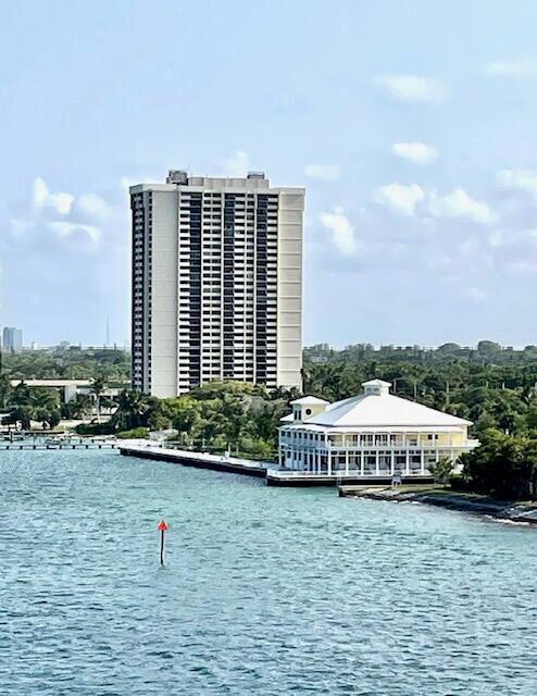 5600 N Flagler Drive # 2103, West Palm Beach FL 33407