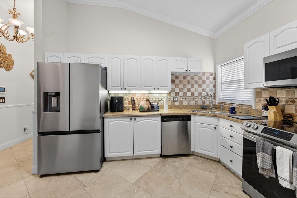 8063 Via Hacienda, Riviera Beach FL 33418 photo 3