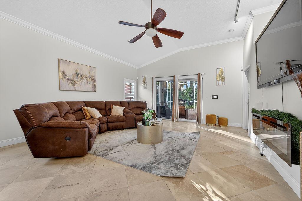 8063 Via Hacienda, Riviera Beach FL 33418 photo 5