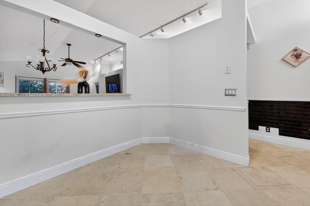 8063 Via Hacienda, Riviera Beach FL 33418 photo 4