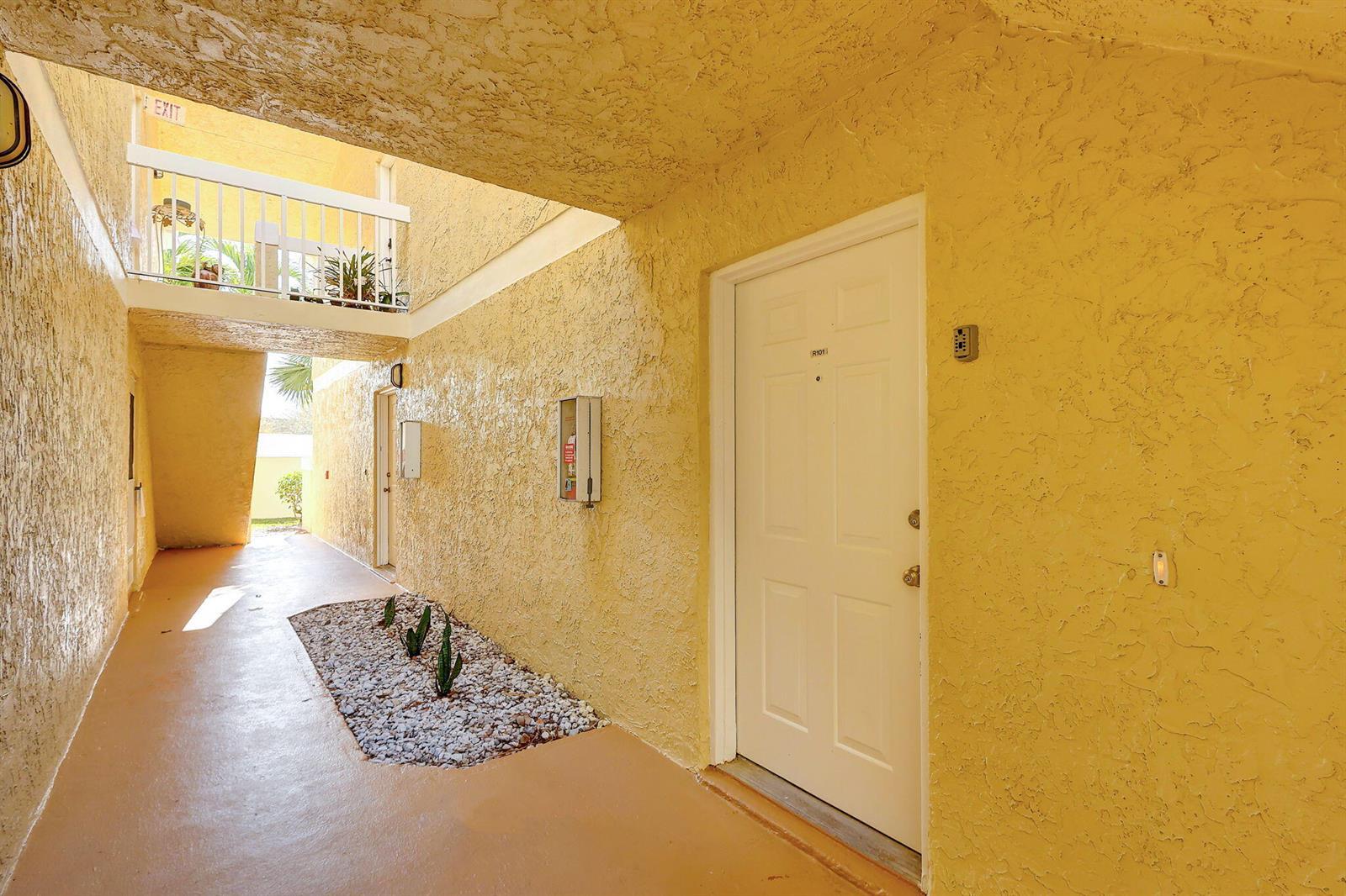 1558 SE Royal Green Circle # 101, Port St. Lucie FL 34952 photo 4