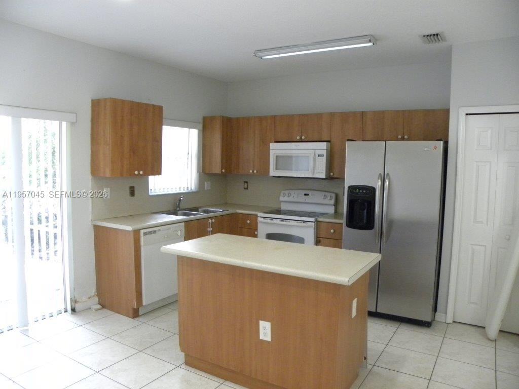 1617 SE 30th St, Homestead FL 33035 photo 2