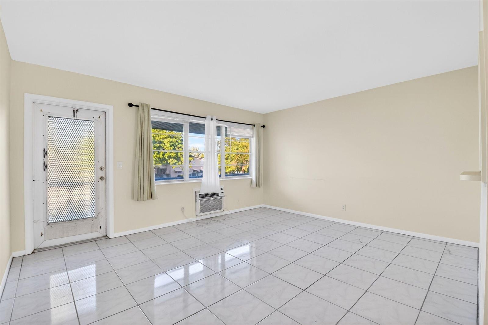 46 Waltham B, West Palm Beach FL 33417 photo 2