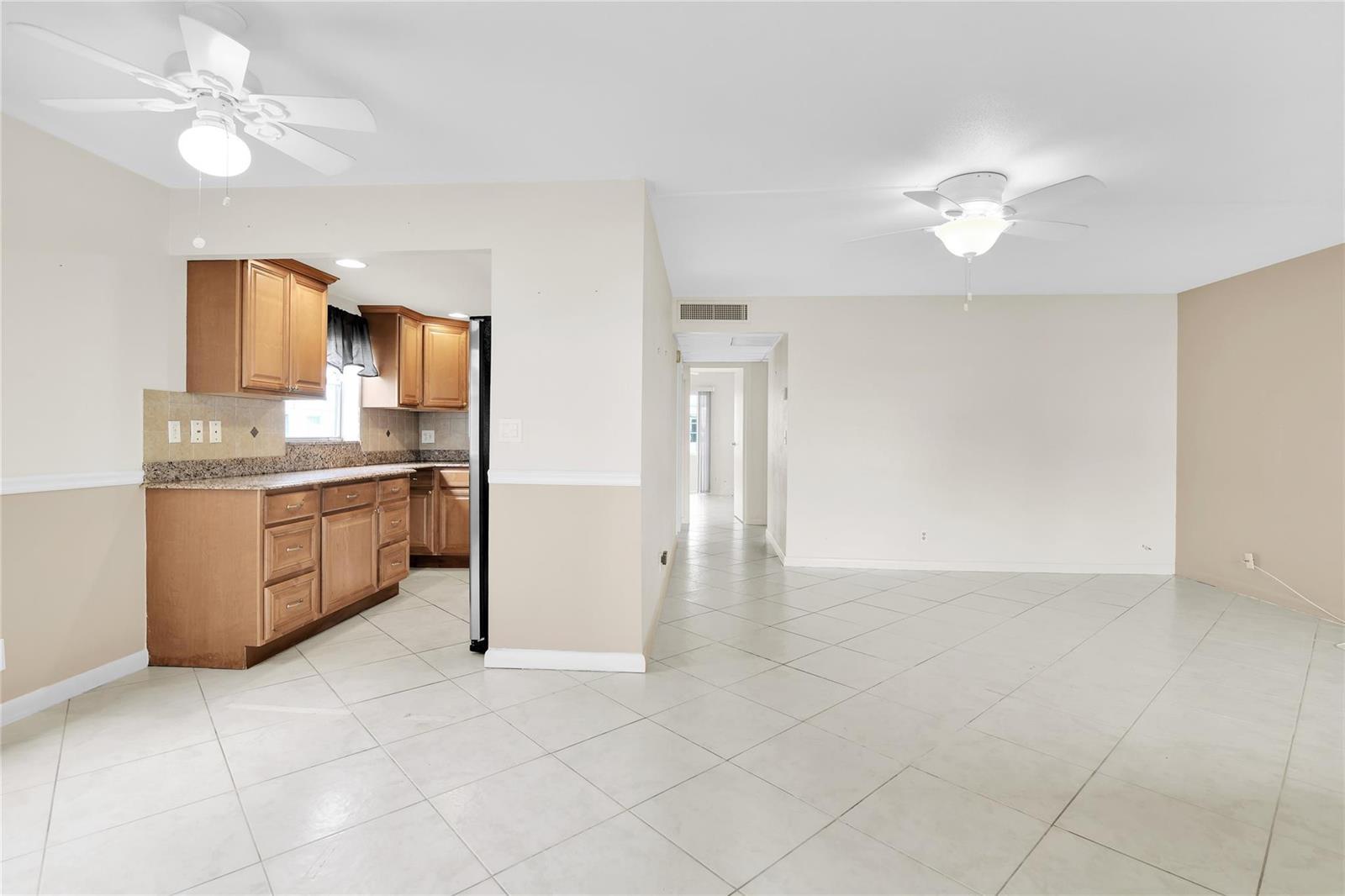 736 Flanders P # 736, Delray Beach FL 33484 photo 3