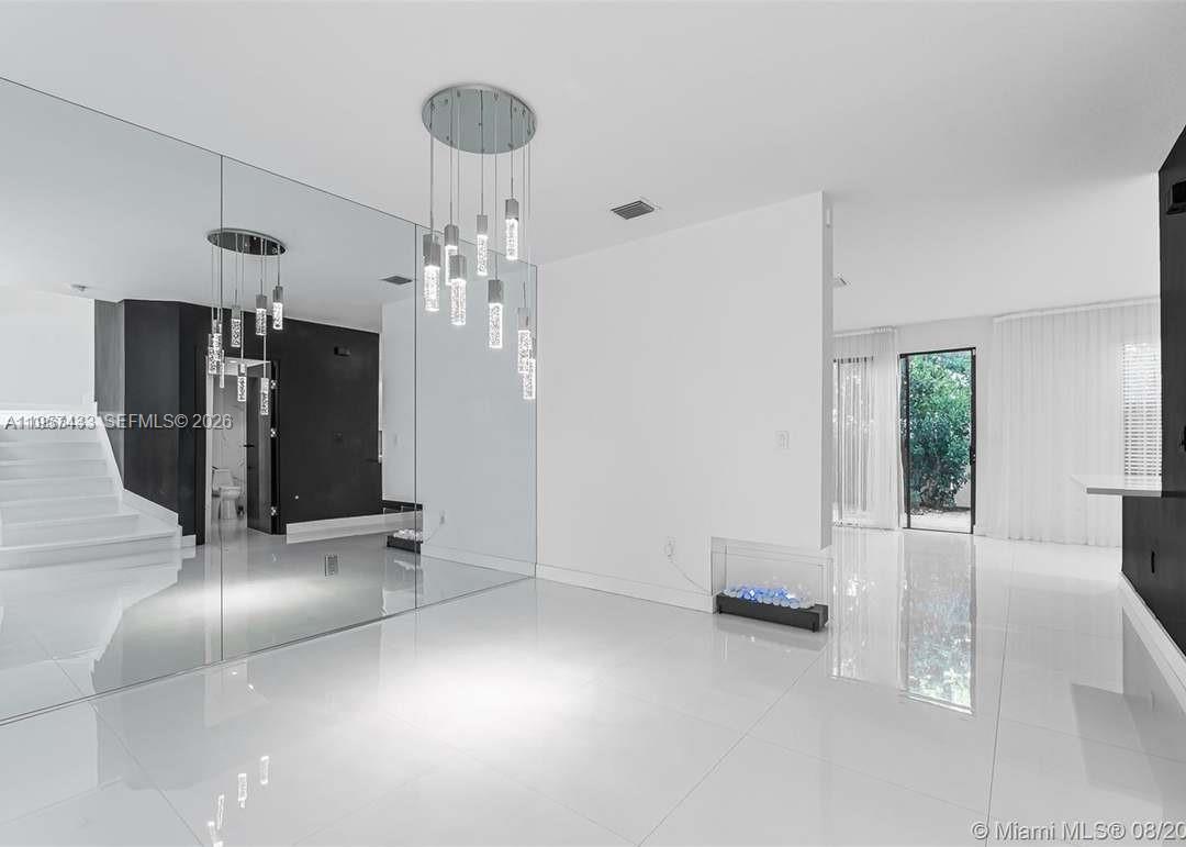 10301 W 32nd Ln, Hialeah FL 33018 photo 5