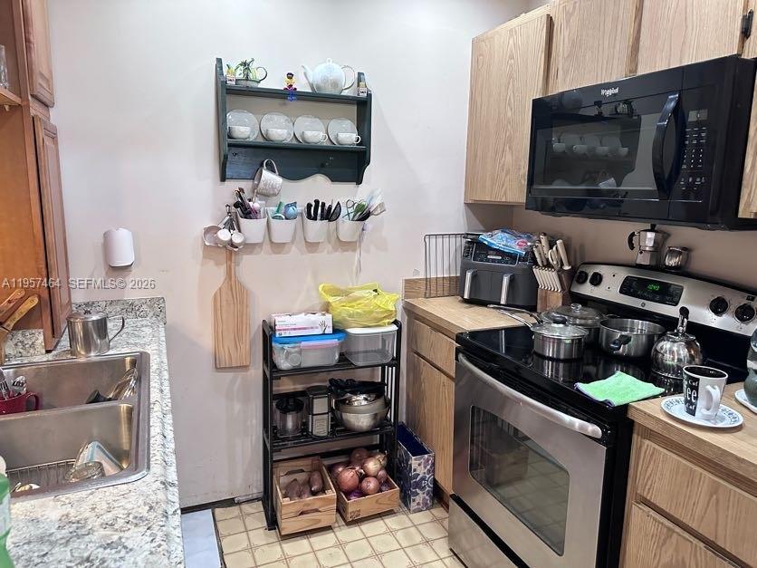 2480 W 67th Pl # 12, Hialeah FL 33016 photo 3