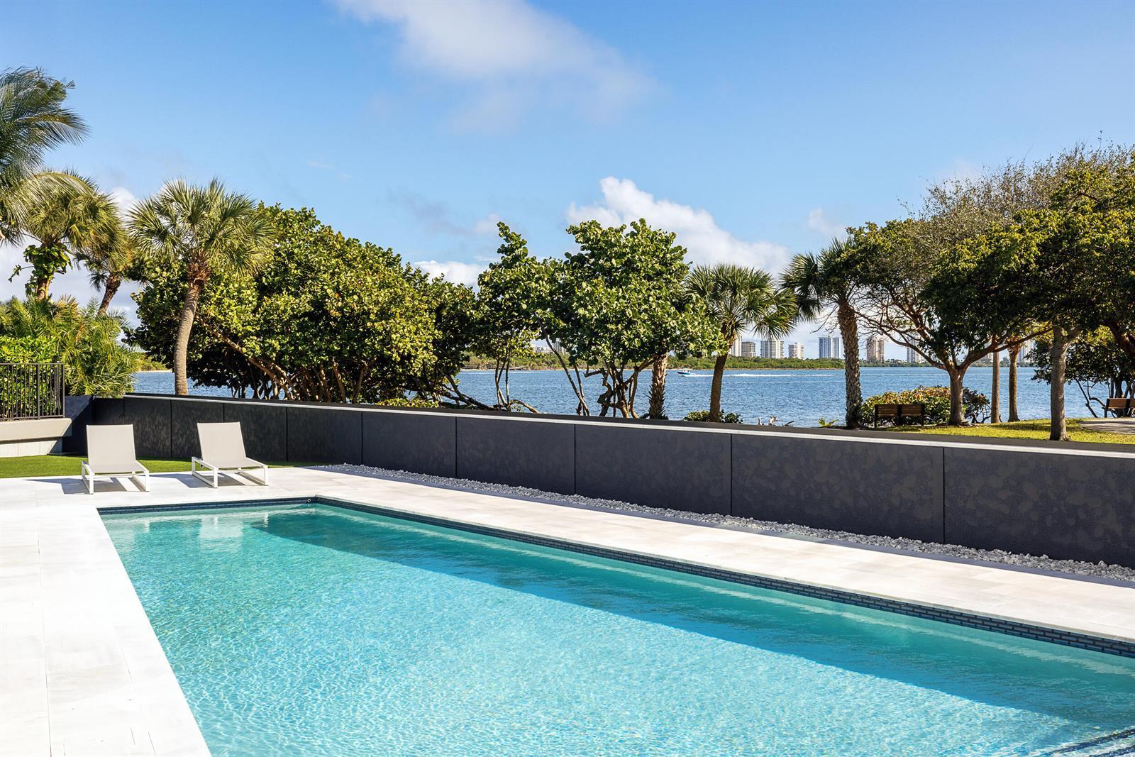 706 Lakeside Circle, North Palm Beach FL 33408 photo 2
