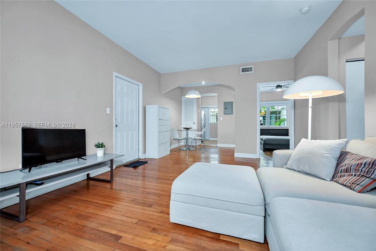 1561 Lenox Ave # 2, Miami Beach FL 33139 photo 2