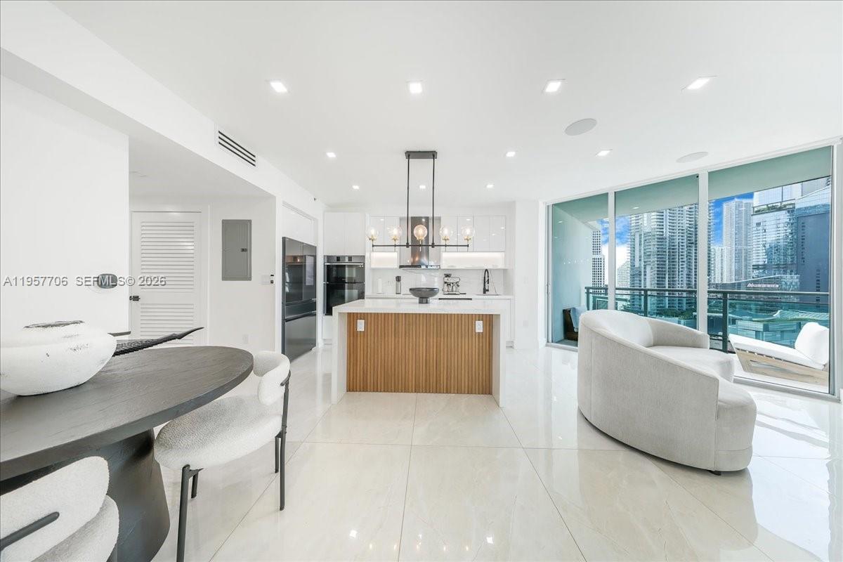 350 S Miami Ave # 2314, Miami FL 33130 photo 2