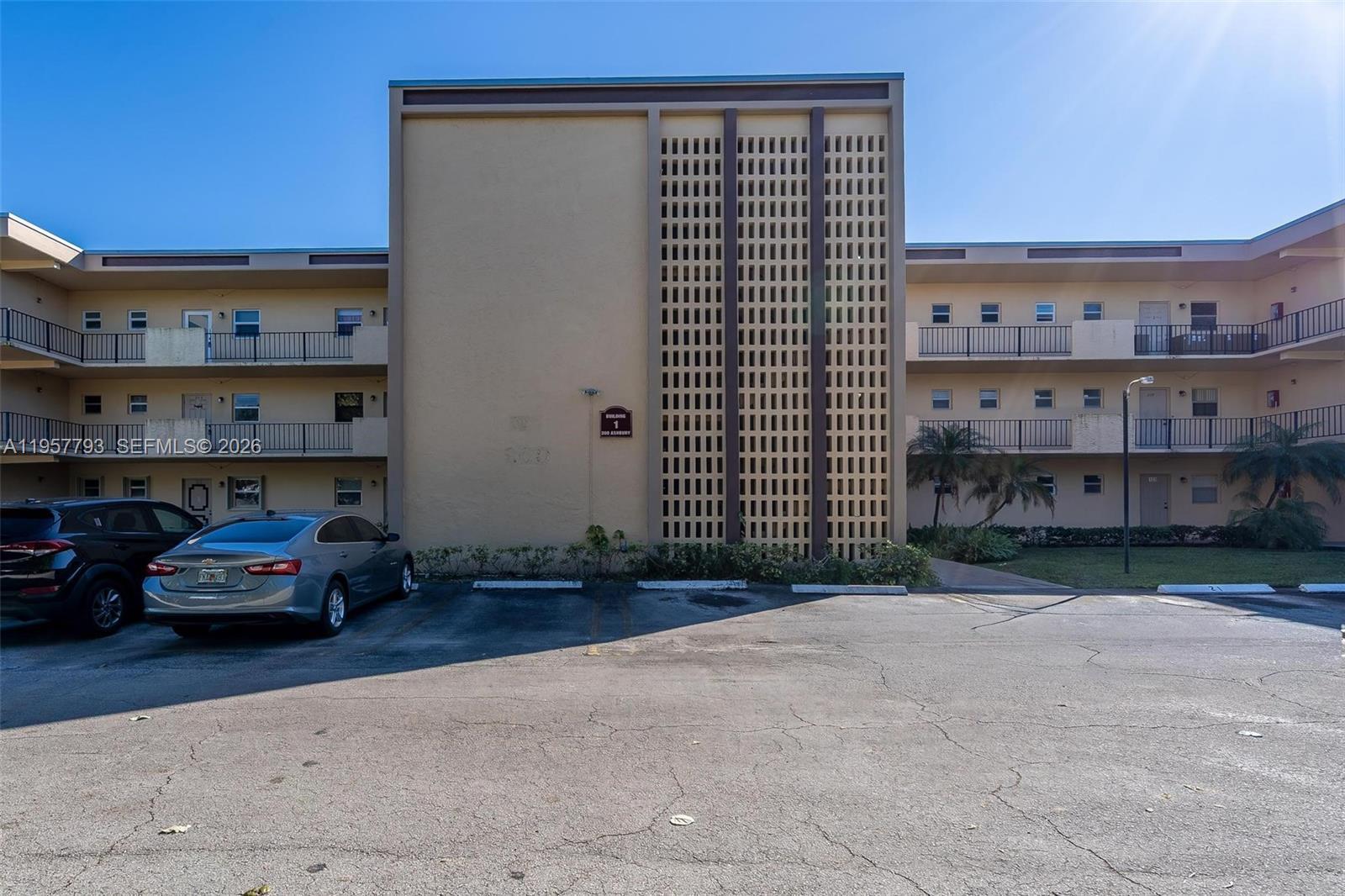200 Ashbury Rd # 205, Hollywood FL 33024 photo 3
