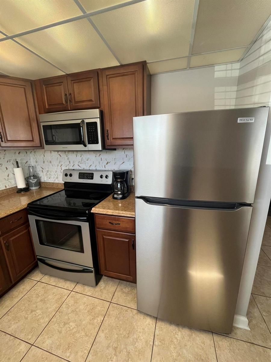 289 Brittany G, Delray Beach FL 33446 photo 2