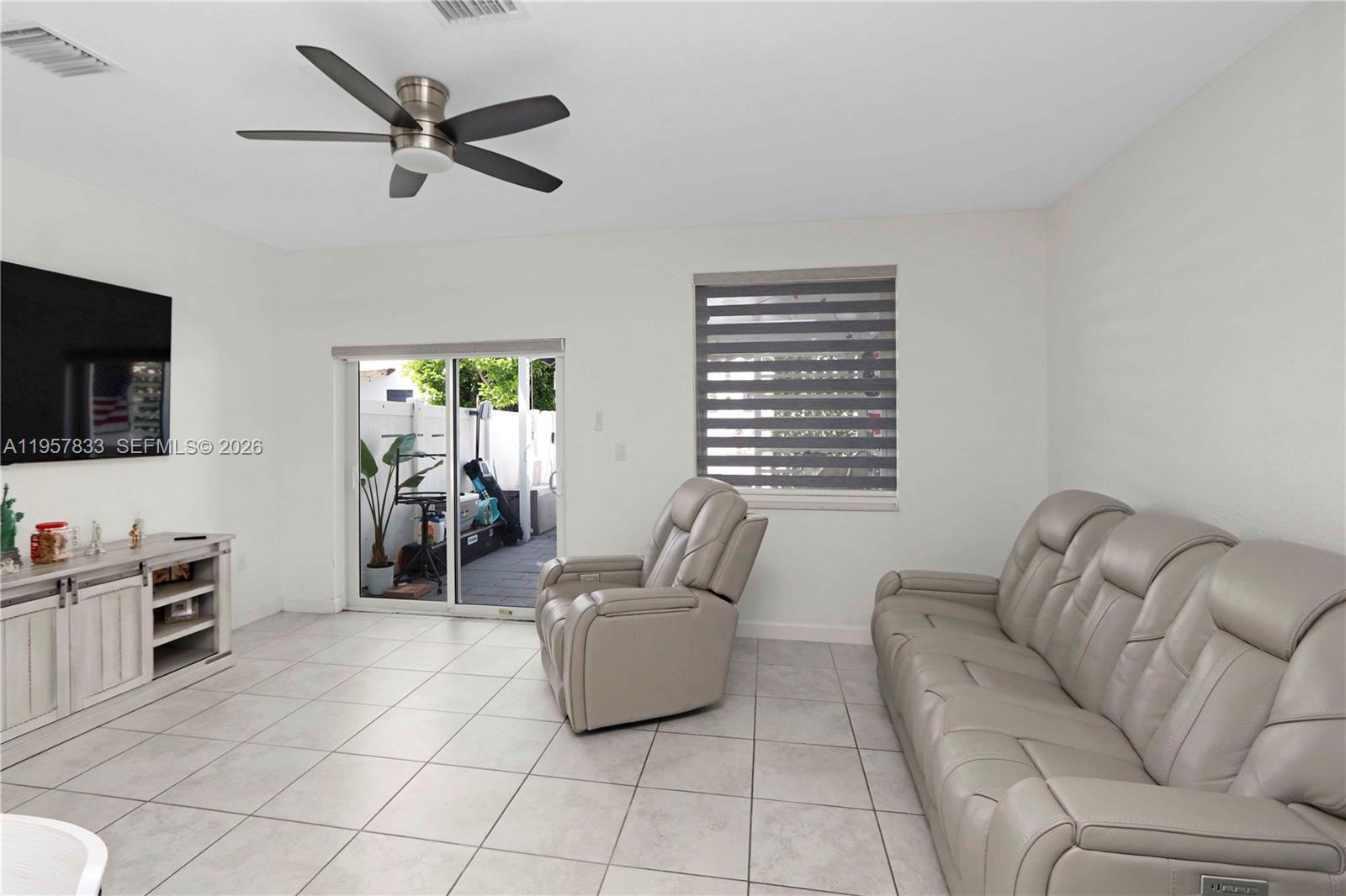 10628 W 33rd Way, Hialeah FL 33018 photo 3