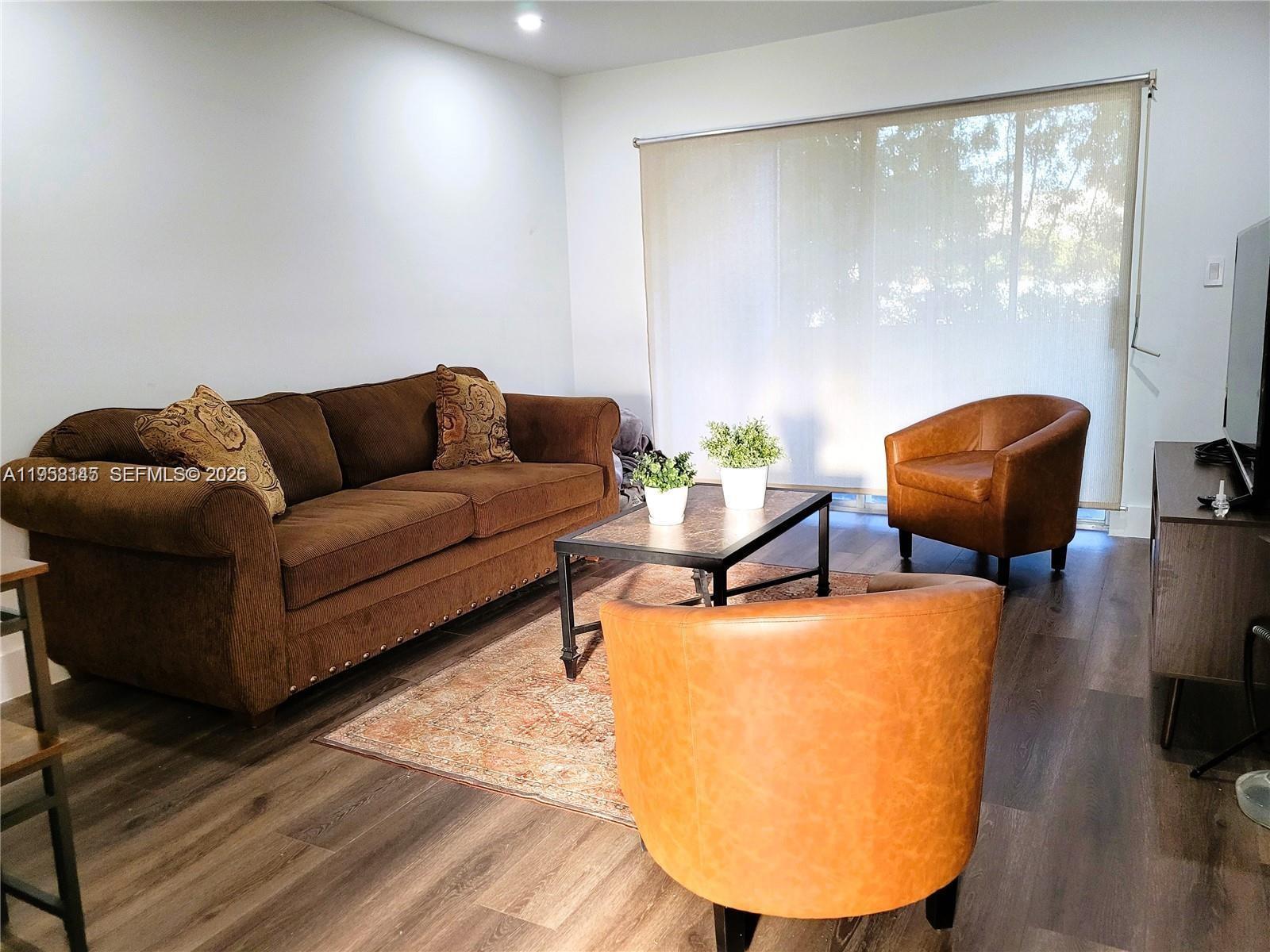 1400 Tallwood Ave # 204, Hollywood FL 33021 photo 3