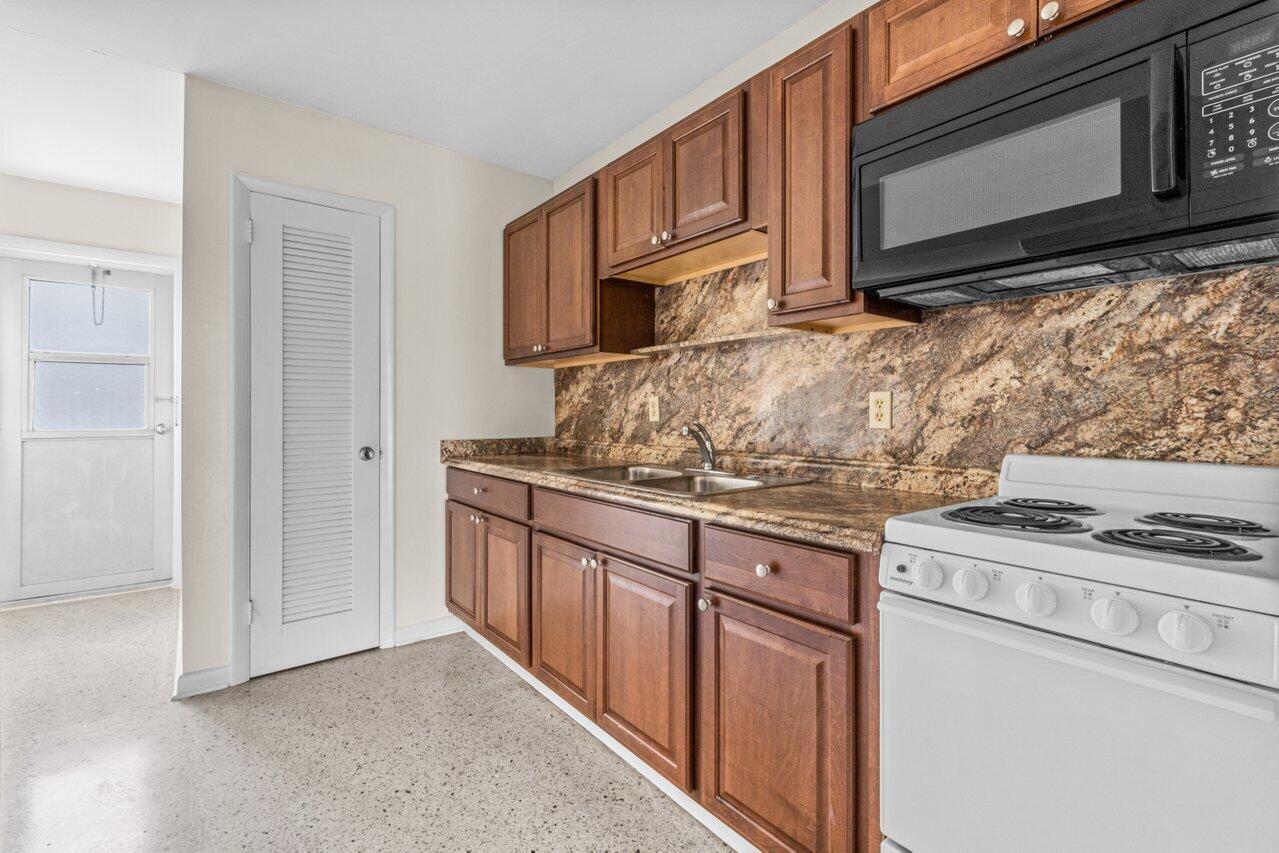 751 Hummingbird Way # 6, North Palm Beach FL 33408 photo 3