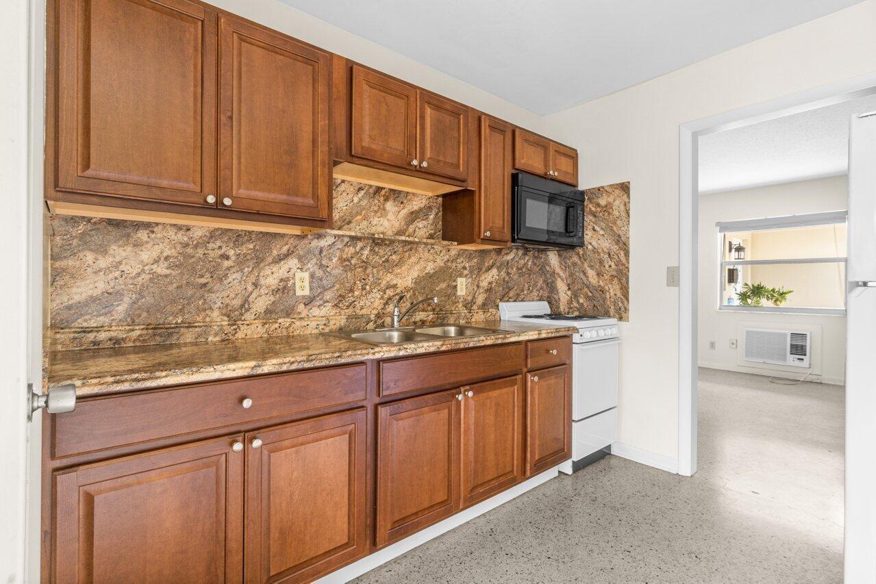 751 Hummingbird Way # 6, North Palm Beach FL 33408 photo 4