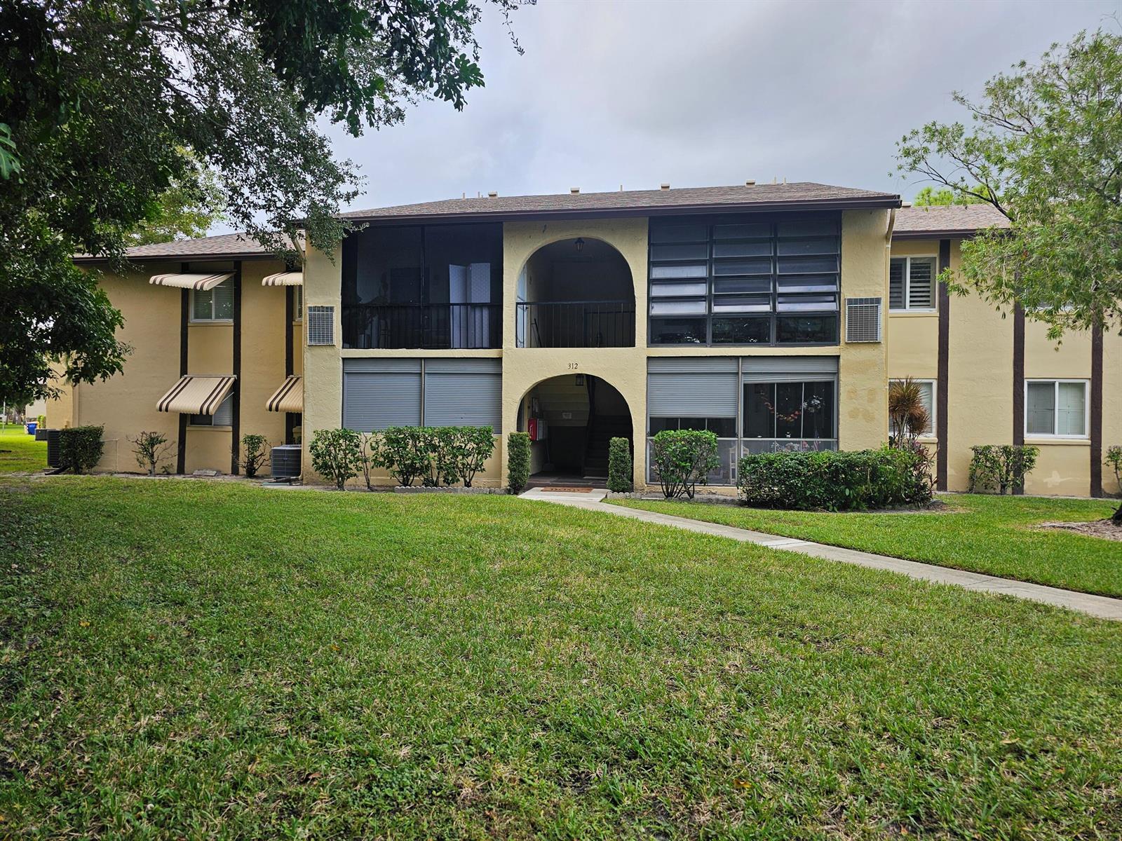 312 Pine Ridge Circle # 2, FL 33463