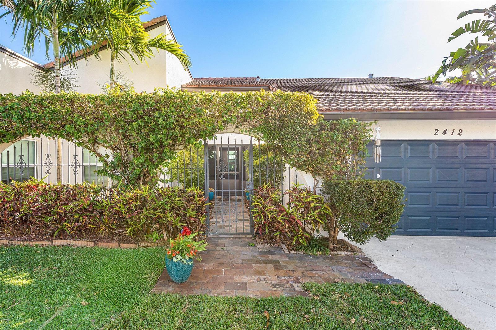 2412 SW 23rd Cranbrook Drive, Boynton Beach FL 33436 photo 2