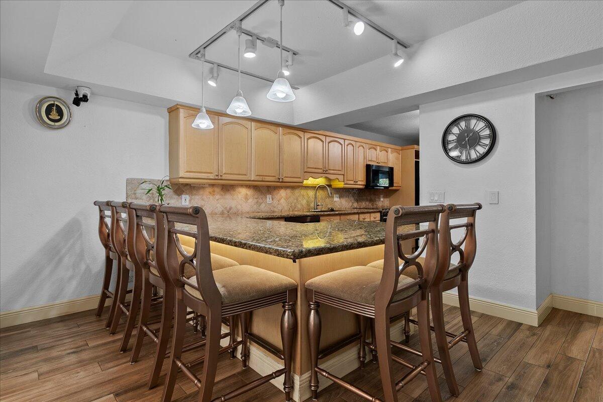 605 Maplewood Drive, FL 33415