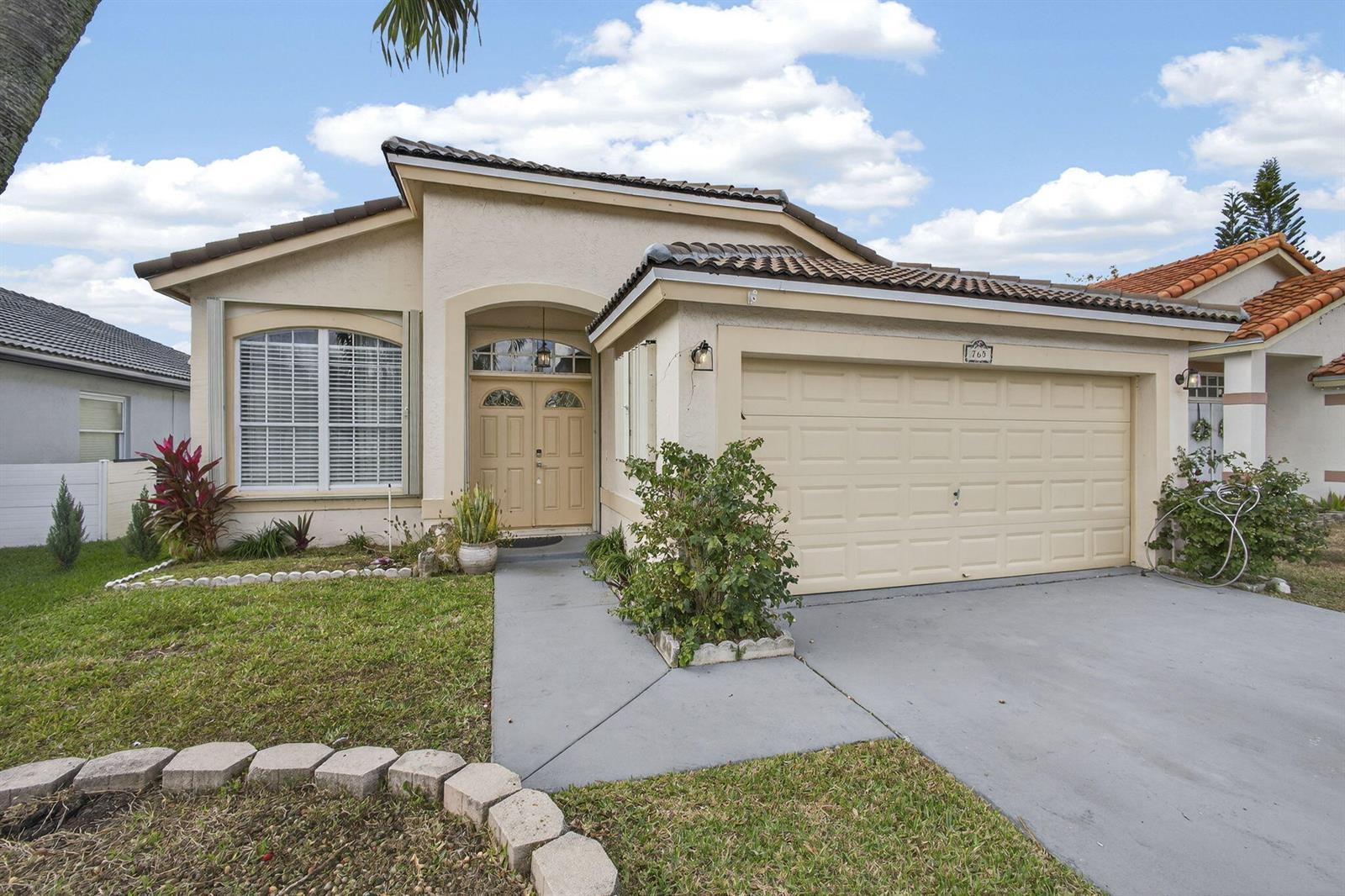 765 Lake Wellington Drive, Wellington FL 33414 photo 2