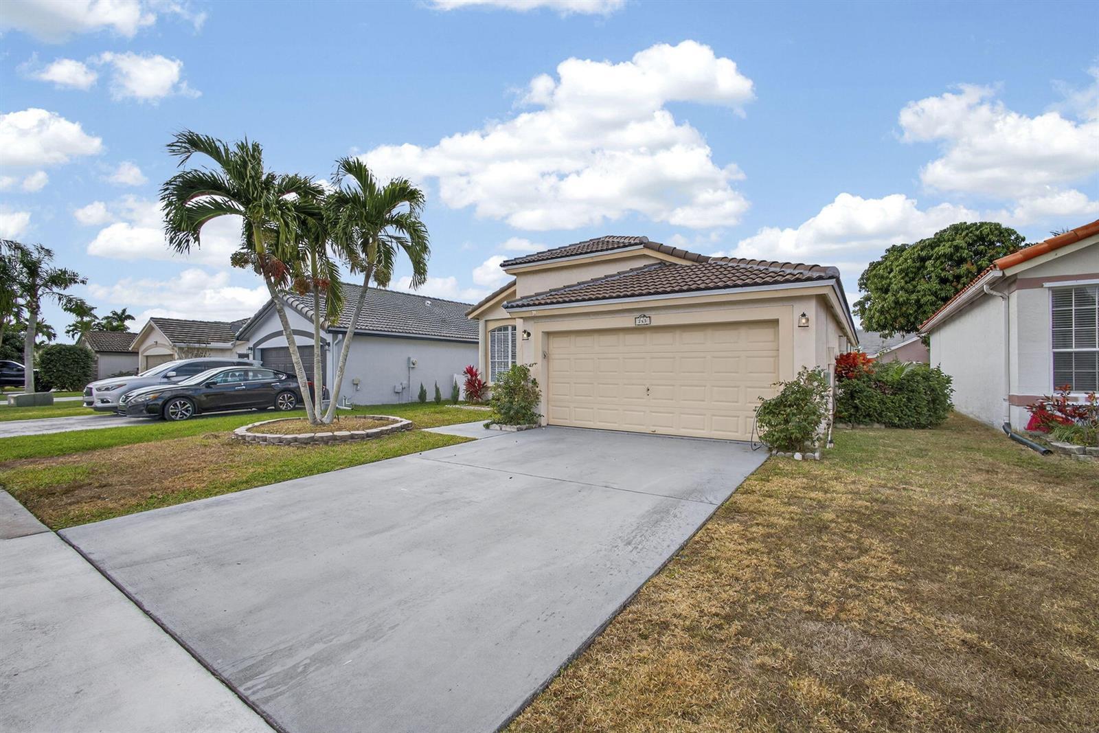 765 Lake Wellington Drive, Wellington FL 33414 photo 3