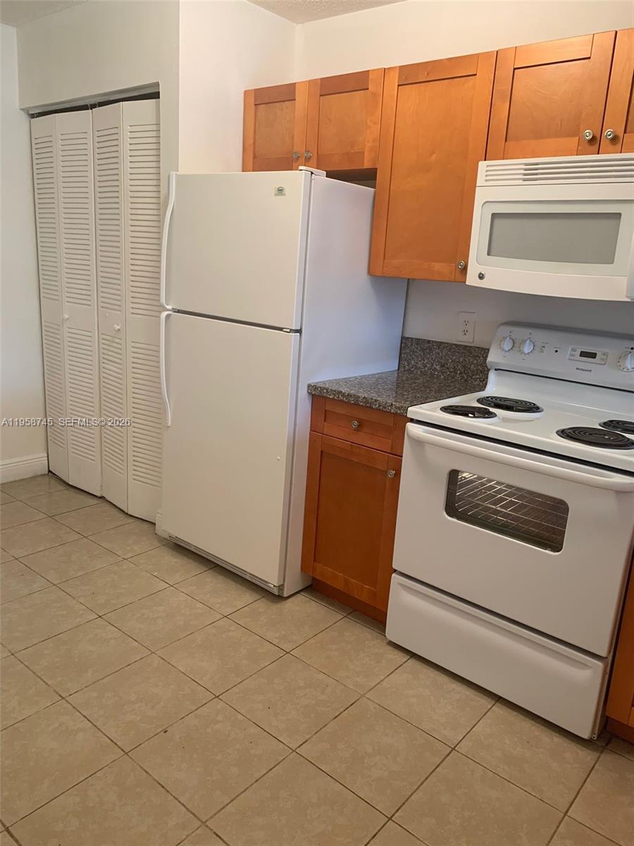 20815 NE 8th Ct # 20, Miami FL 33179 photo 2