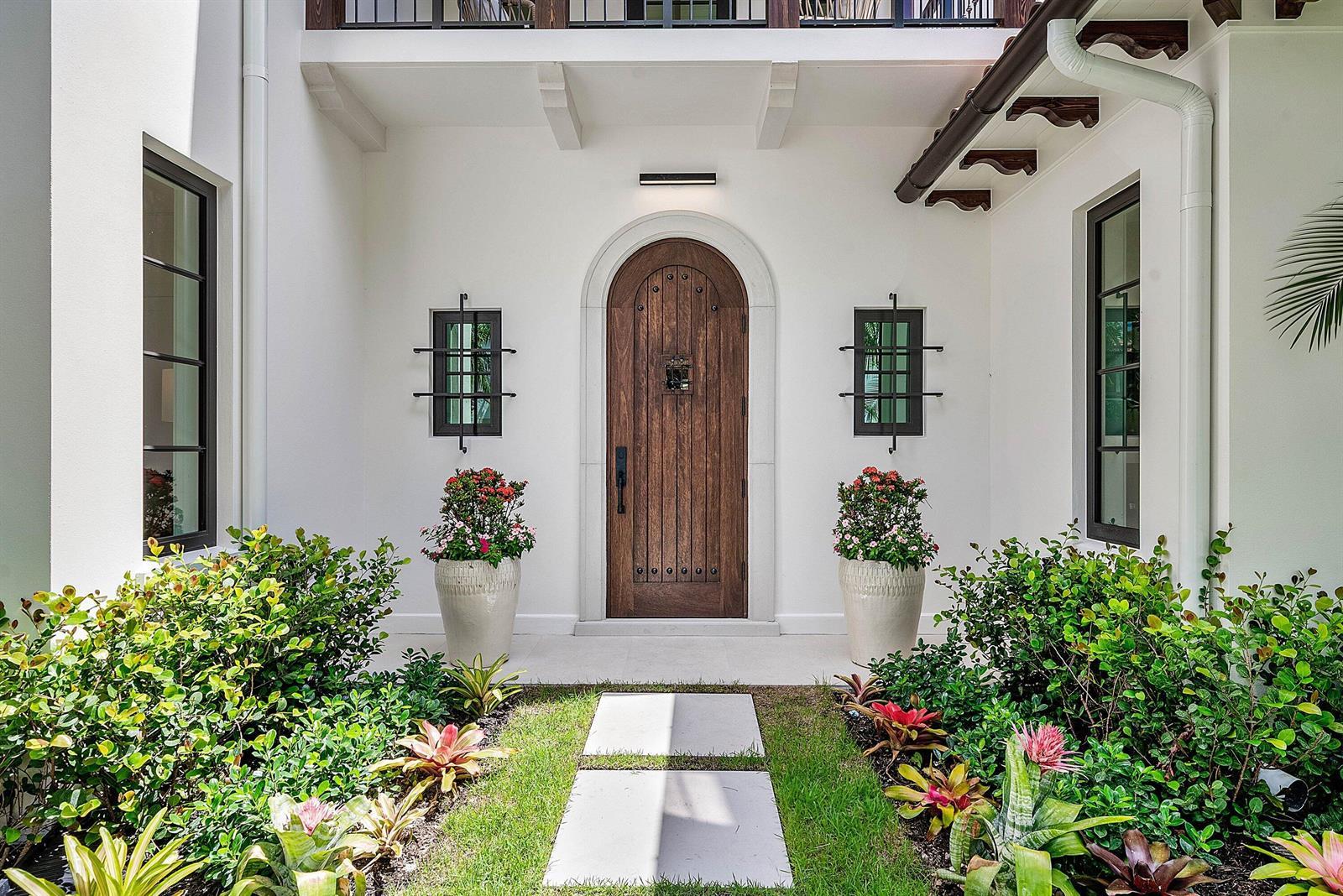 230 Pershing Way, West Palm Beach FL 33401 photo 2