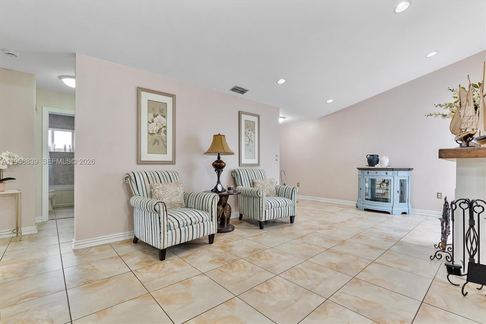 16834 NW 70th Ave, Hialeah FL 33015 photo 2