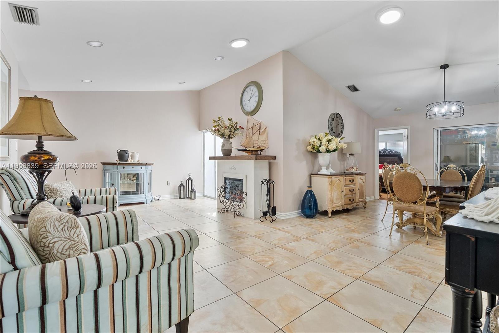 16834 NW 70th Ave, Hialeah FL 33015 photo 4