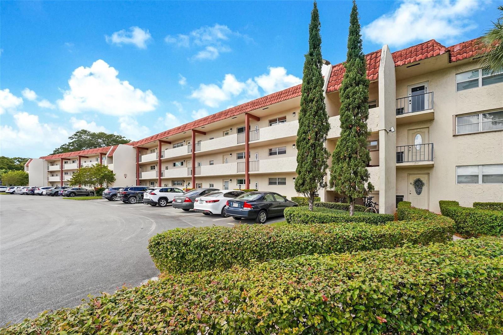 300 S Hollybrook Drive # 302, Pembroke Pines FL 33025