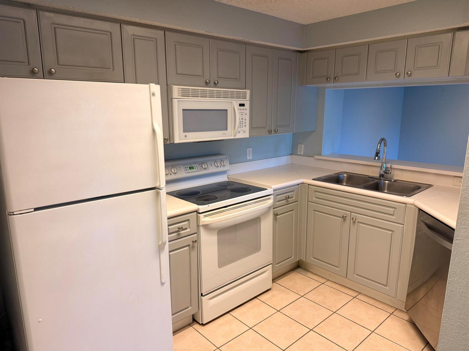 2724 Anzio Court # 107, Palm Beach Gardens FL 33410 photo 5