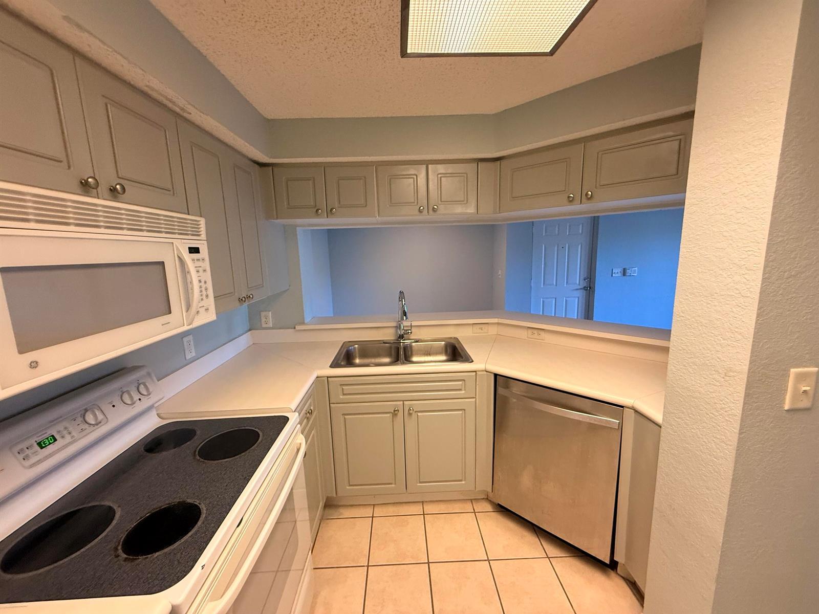 2724 Anzio Court # 107, Palm Beach Gardens FL 33410 photo 4