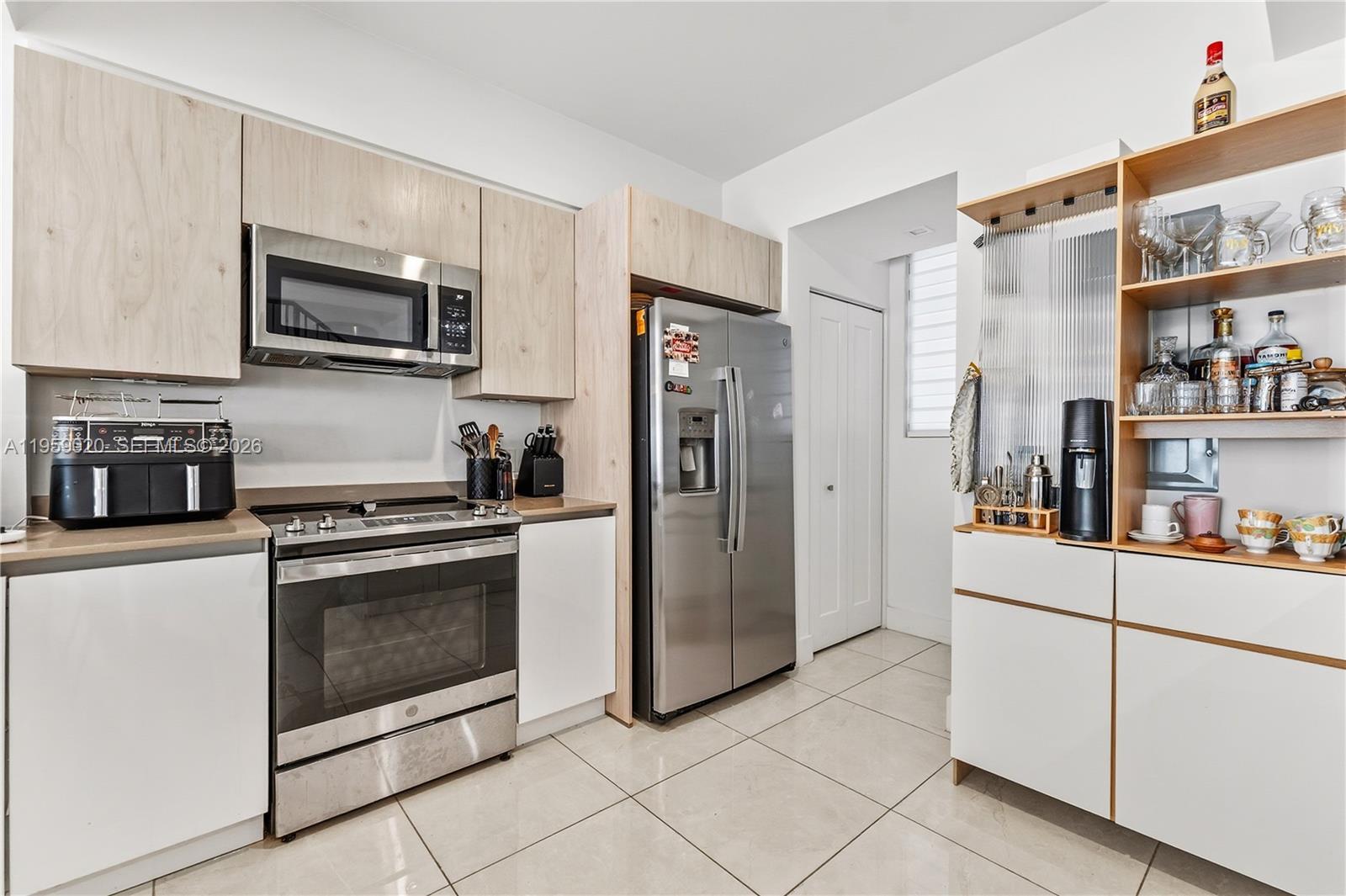 4150 N Oak Pl, Dania Beach FL 33314 photo 2