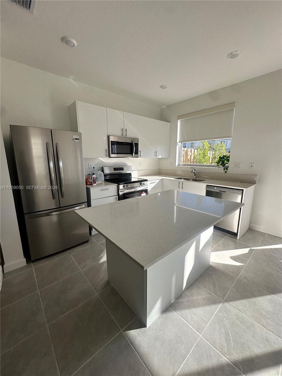 2616 SE 28th Dr, Homestead FL 33035 photo 2