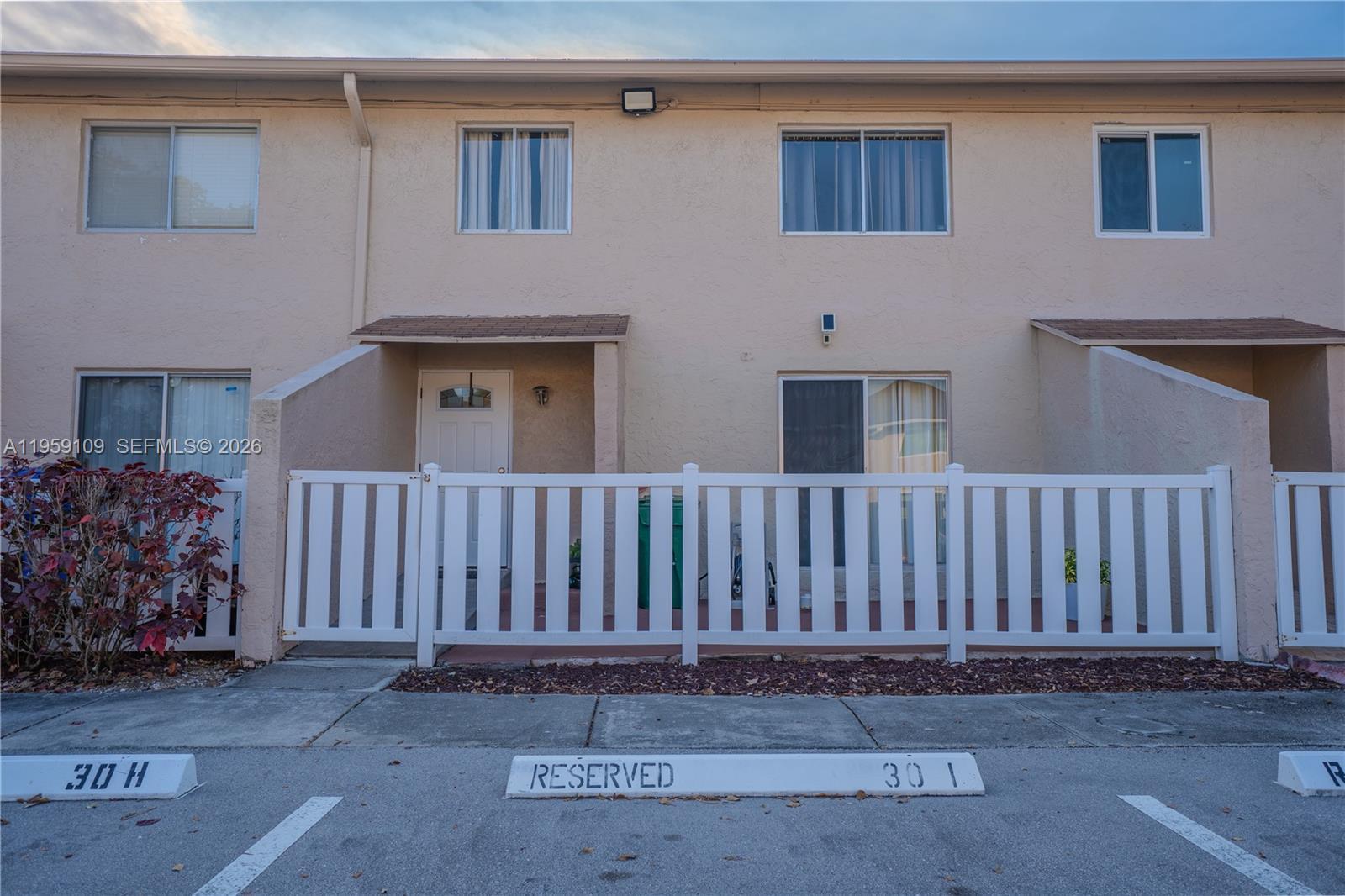 1527 NW 80th Ave # I, Margate FL 33063 photo 2