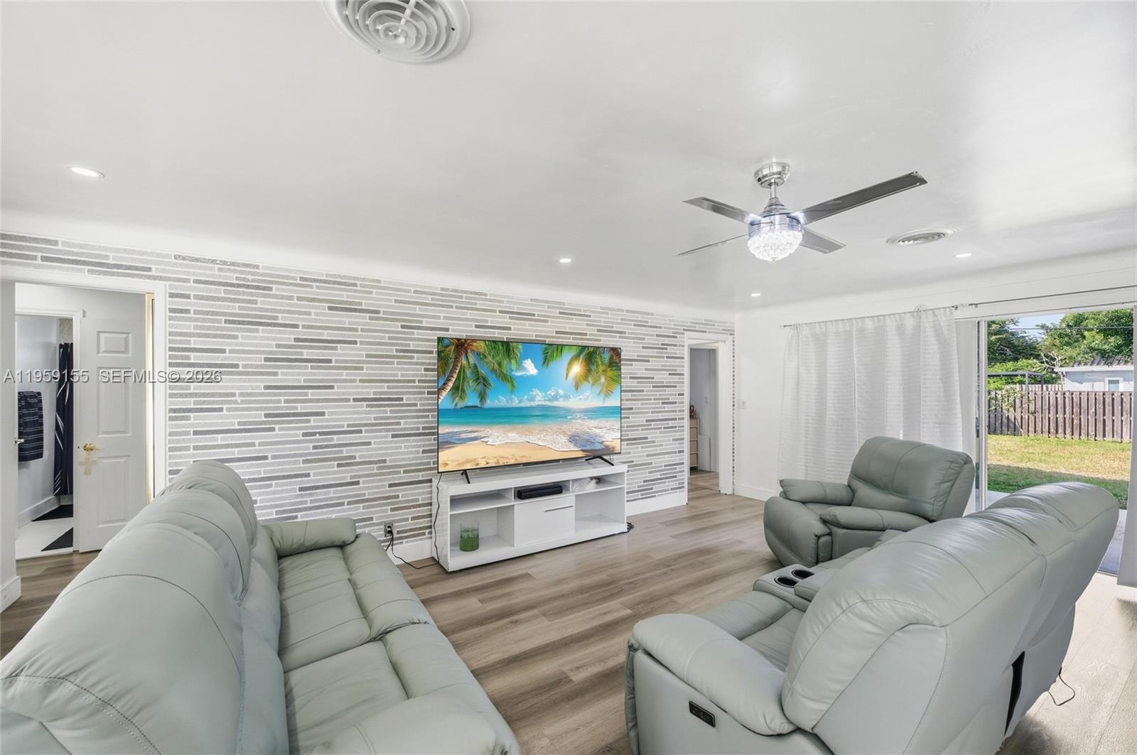 861 N Bel Air Dr, Plantation FL 33317 photo 2