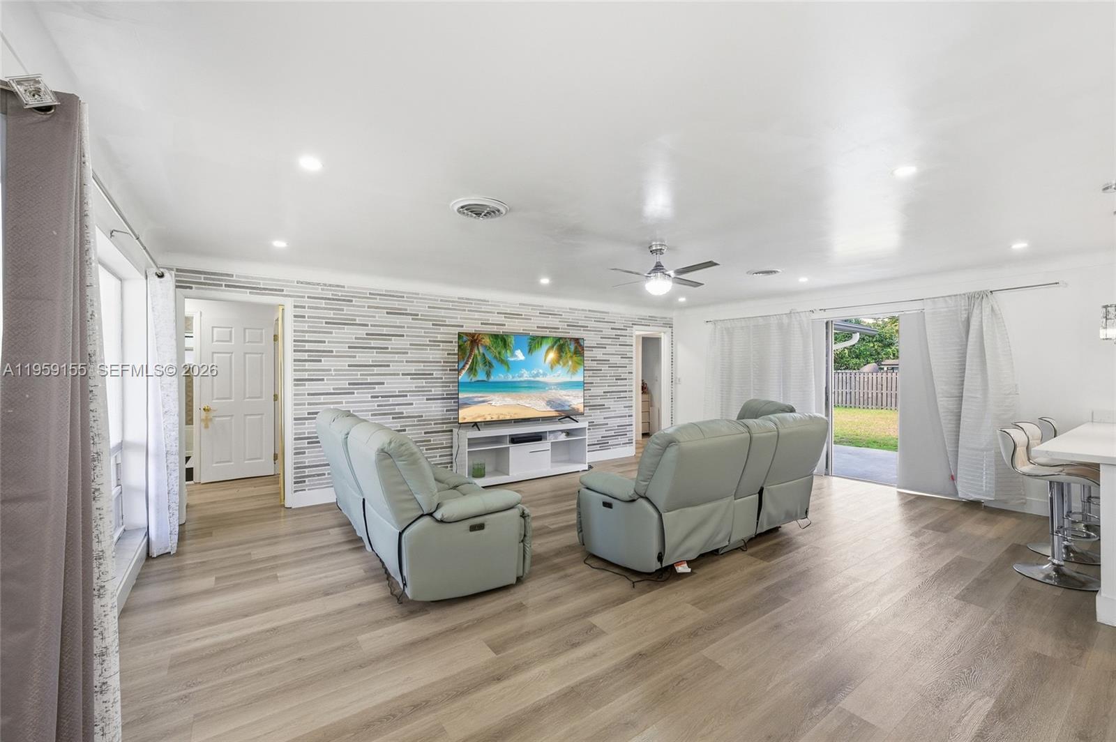 861 N Bel Air Dr, Plantation FL 33317 photo 4