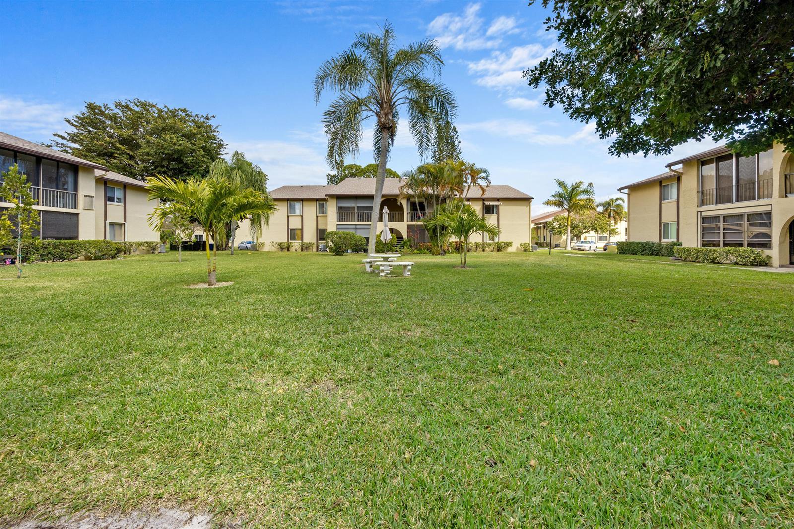 306 Pine Ridge Circle # 2, FL 33463 photo 3