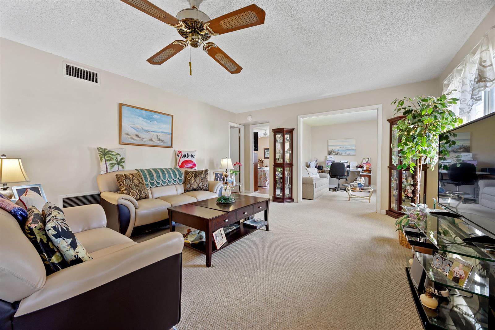 306 Pine Ridge Circle # 2, FL 33463 photo 4
