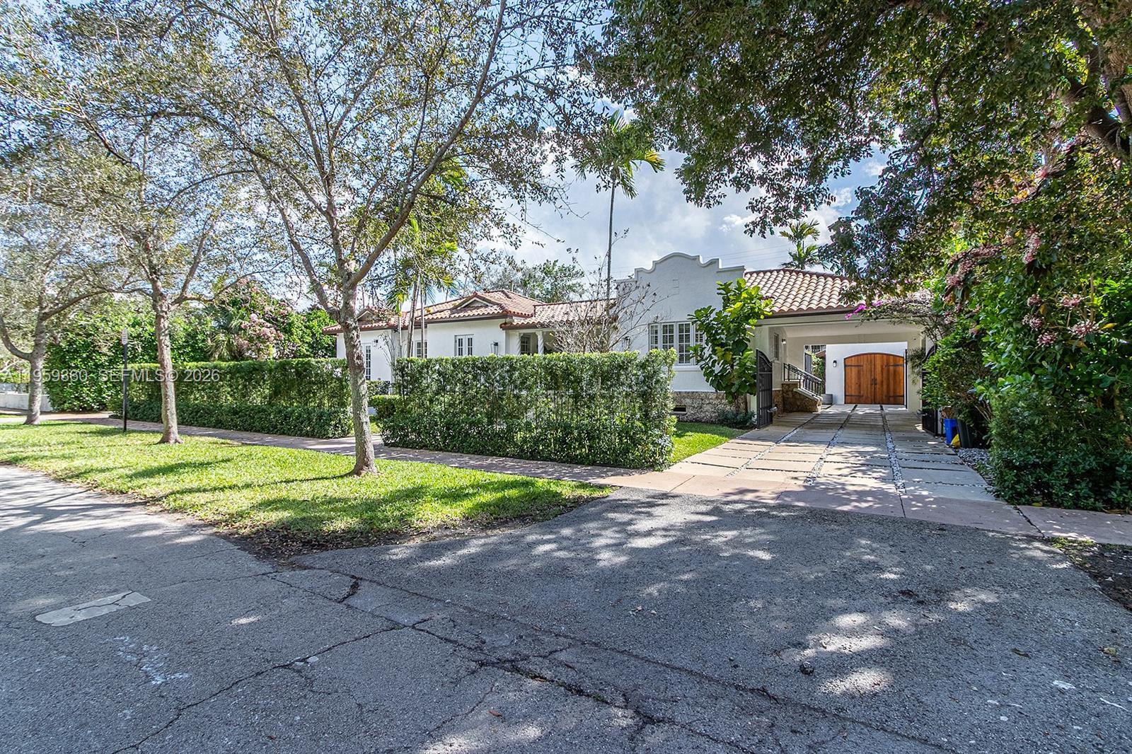 428 Giralda Ave, Coral Gables FL 33134 photo 2
