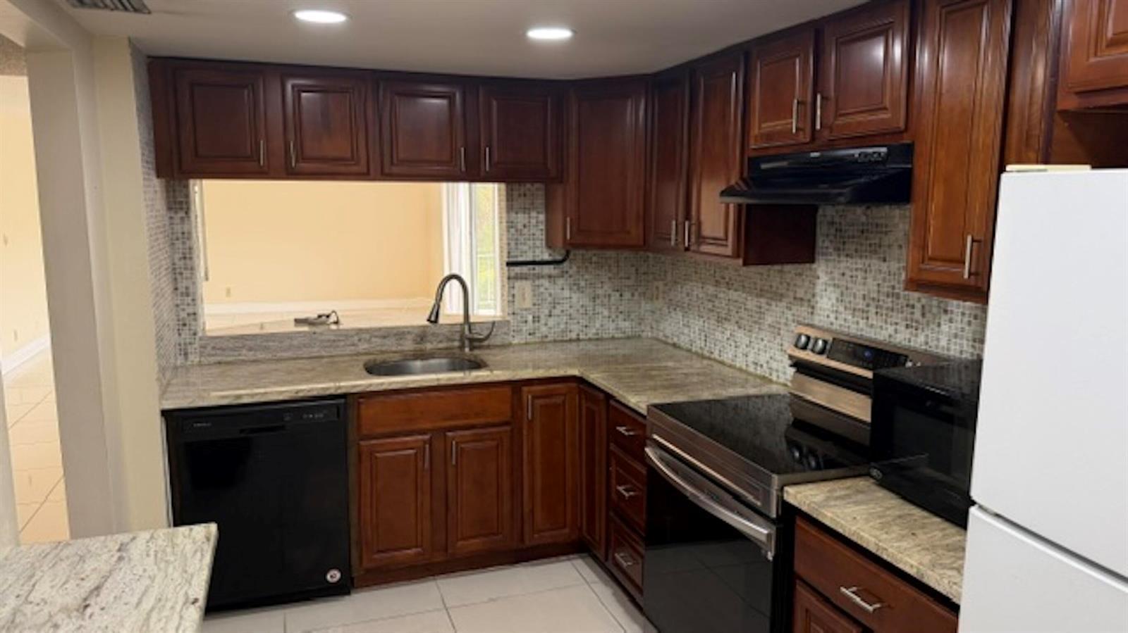 430 Commodore Drive # 310, Plantation FL 33325