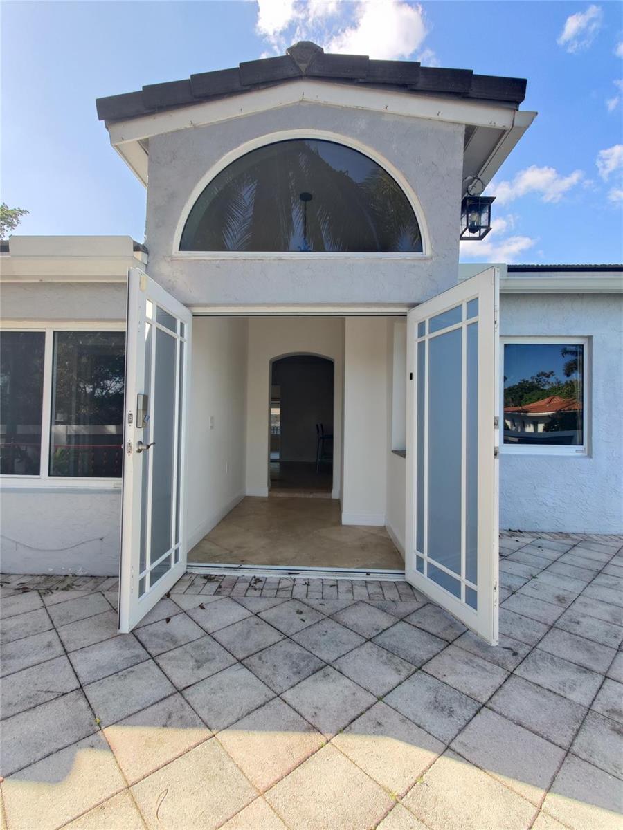 733 NE 18th Avenue, Fort Lauderdale FL 33304 photo 2