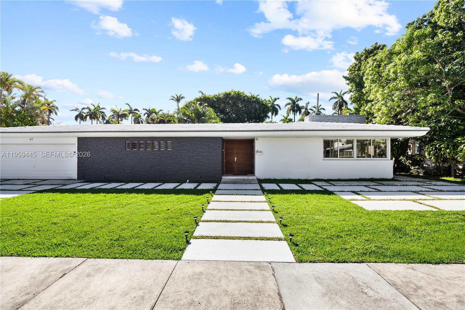 1040 NE 86th St, Miami FL 33138 photo 2