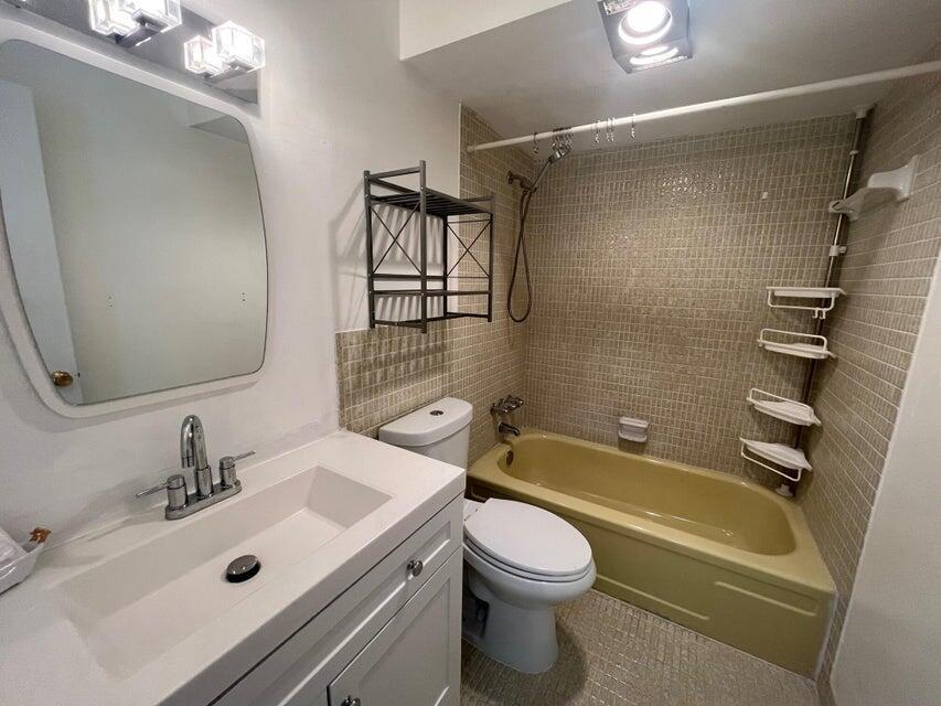 1000 NE 14th Avenue # 401, Hallandale Beach FL 33009 photo 4