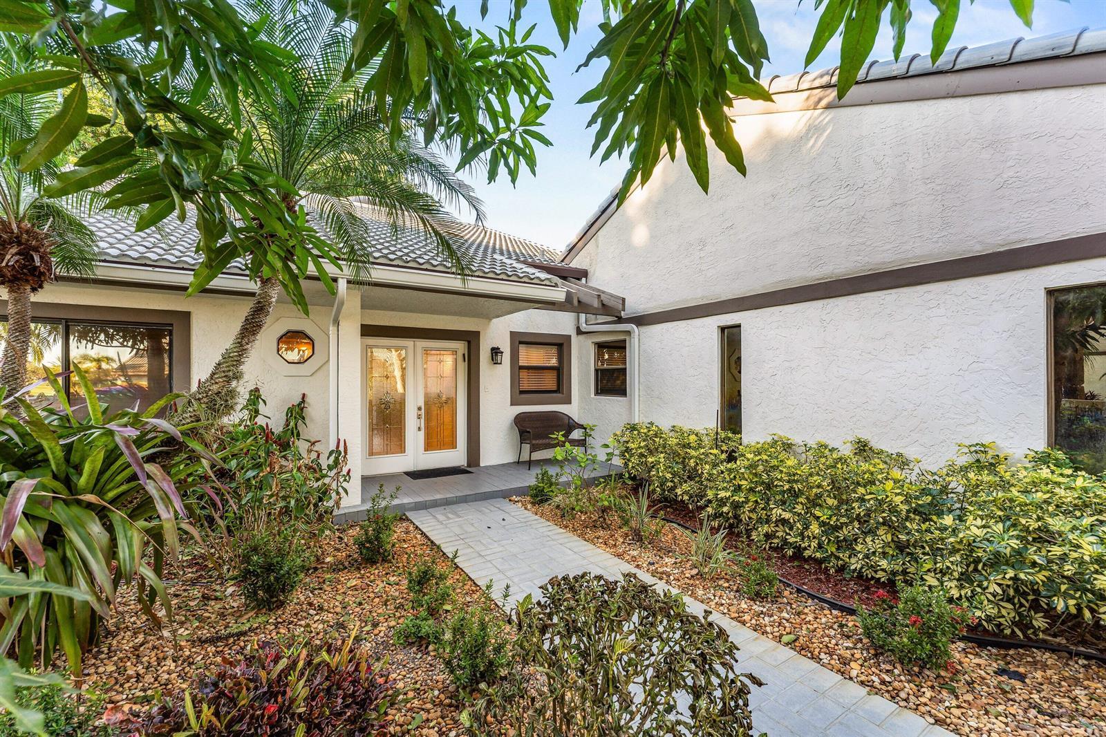 37 Clubhouse Lane, Boynton Beach FL 33436 photo 4