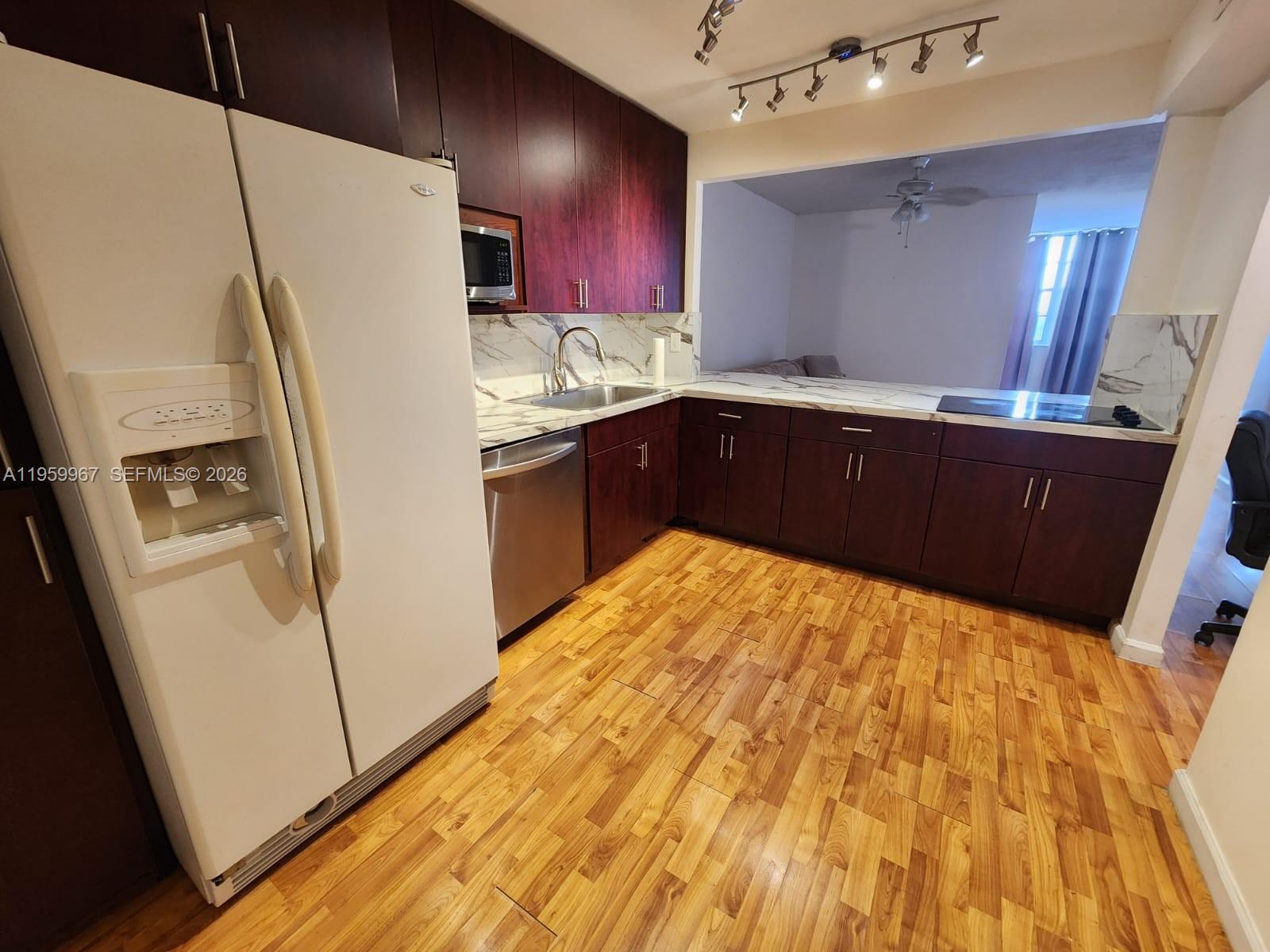 1351 NE Miami Gardens Dr # 501E, Miami FL 33179 photo 2