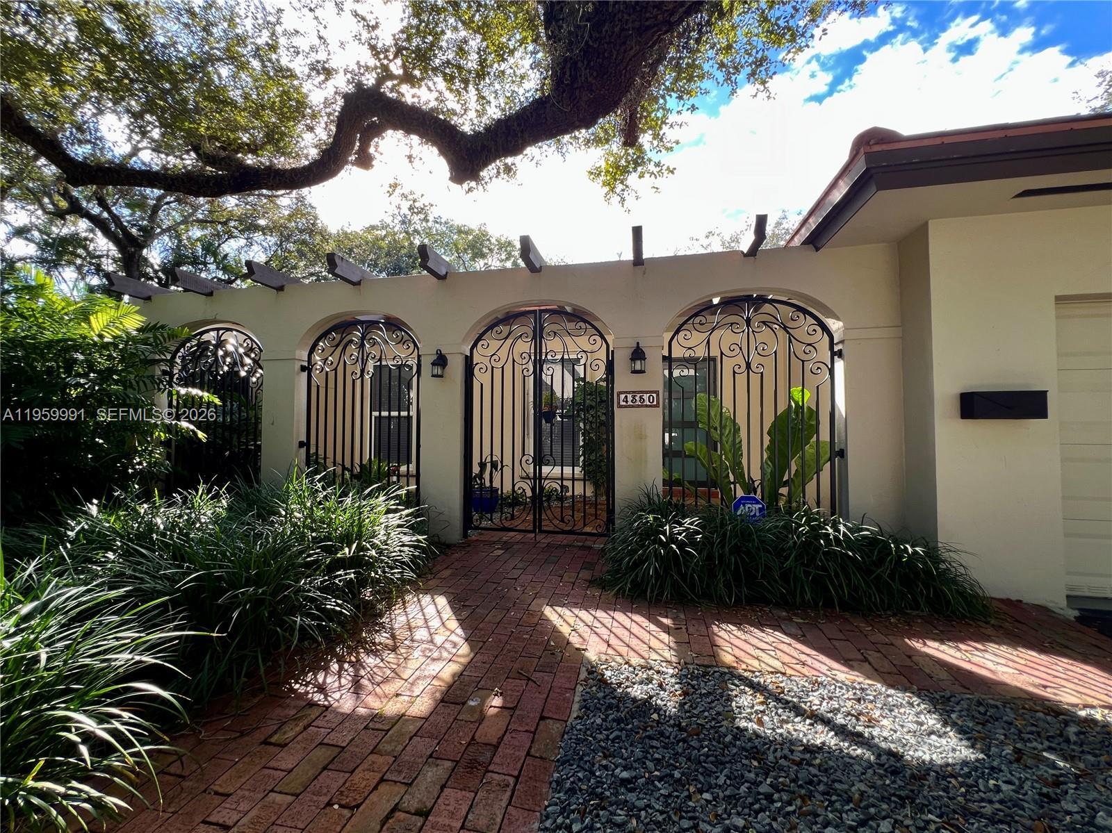 4350 Palmarito St, Coral Gables FL 33146 photo 4