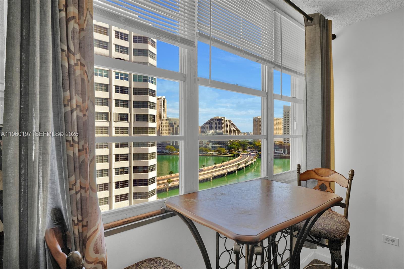 905 Brickell Bay Dr # 1121, Miami FL 33131 photo 2