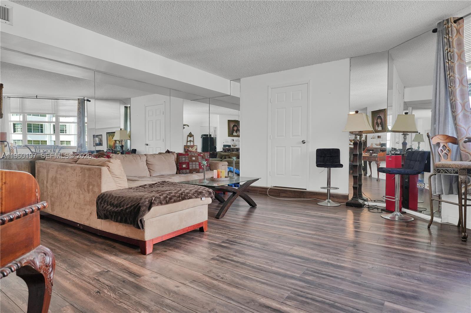 905 Brickell Bay Dr # 1121, Miami FL 33131 photo 4