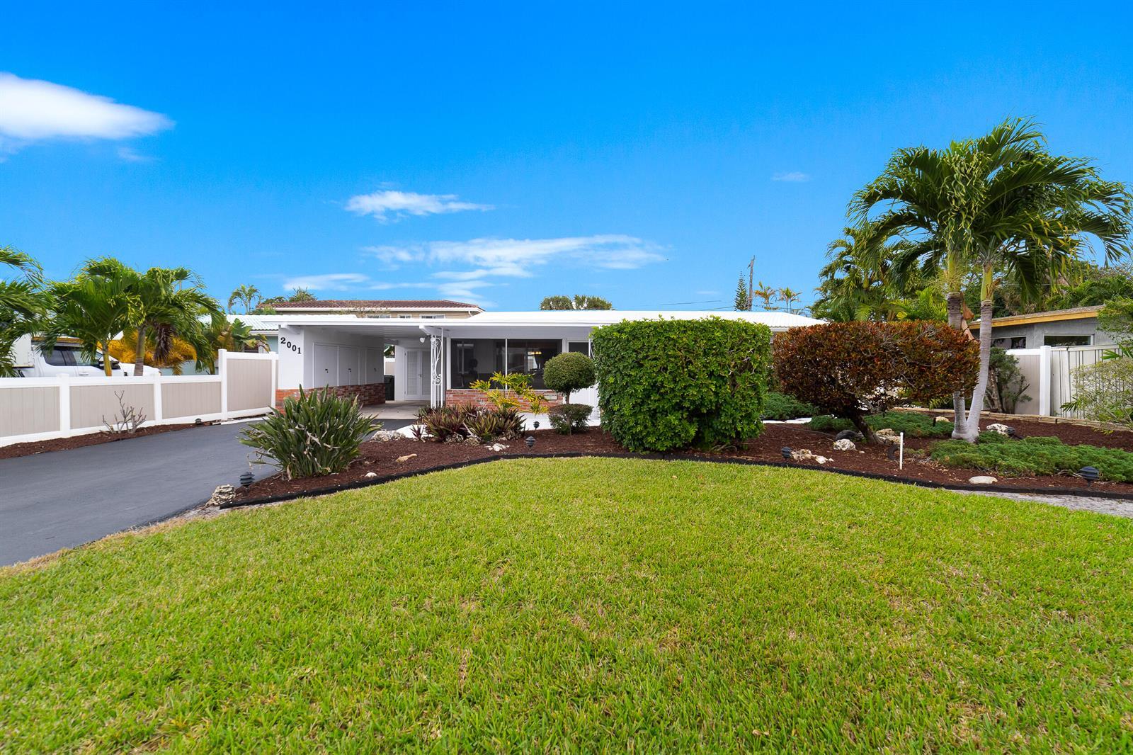 2001 NE 30th Street, Fort Lauderdale FL 33306