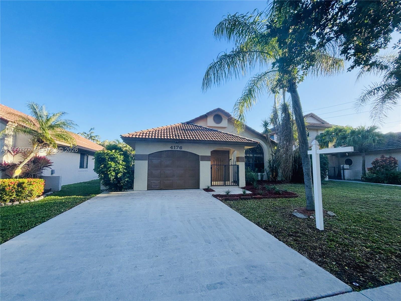 4176 NW 5th Dr, Deerfield Beach FL 33442 photo 2